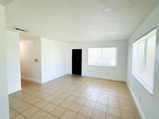 Building Photo - 1555 NE 148th St