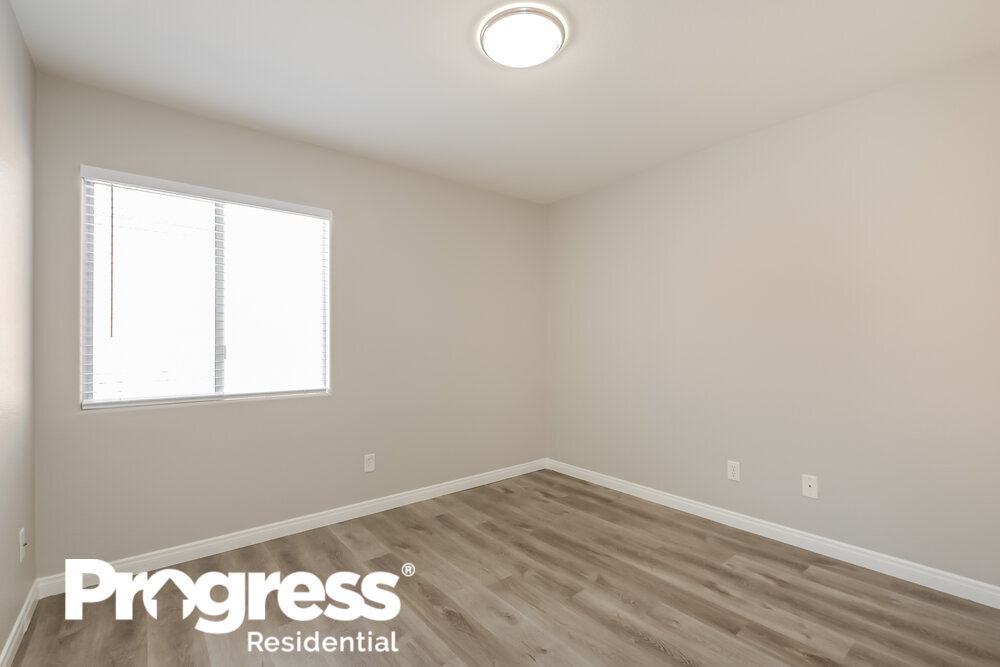 Building Photo - 1075 Silver Star St