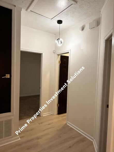 Building Photo - 4012 Amberly Rd