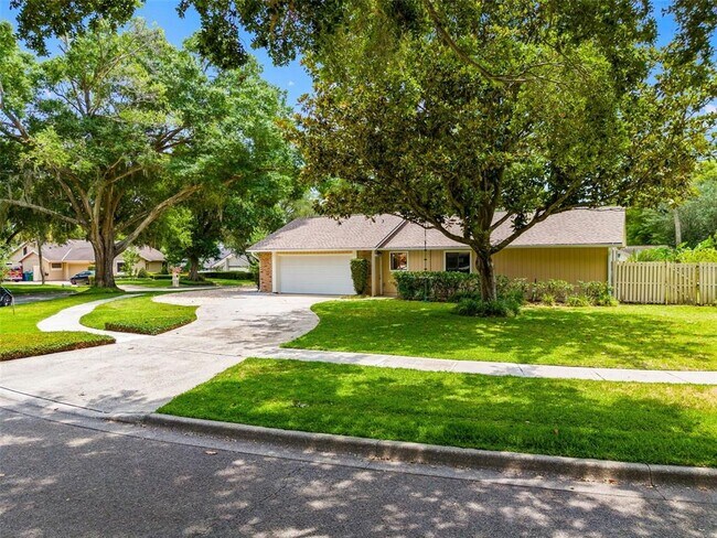 Building Photo - 951 Versailles Cir