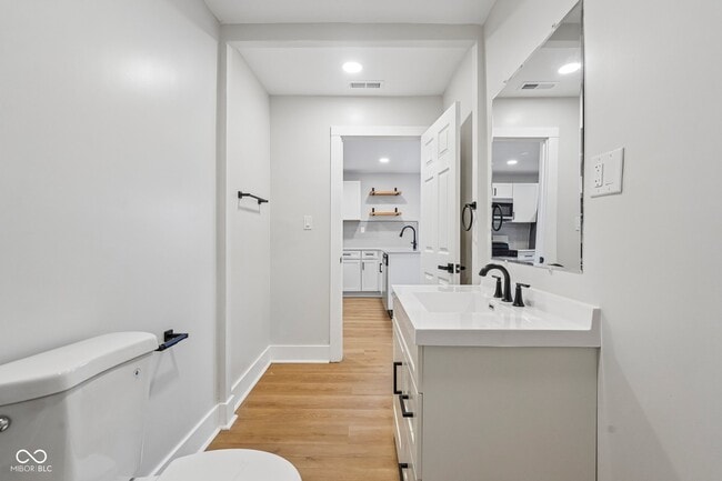 Building Photo - 3847 Hoyt Ave