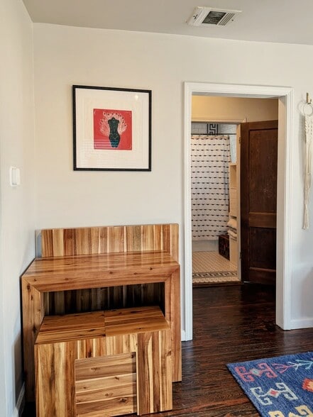 Building Photo - 3004 E 18th St