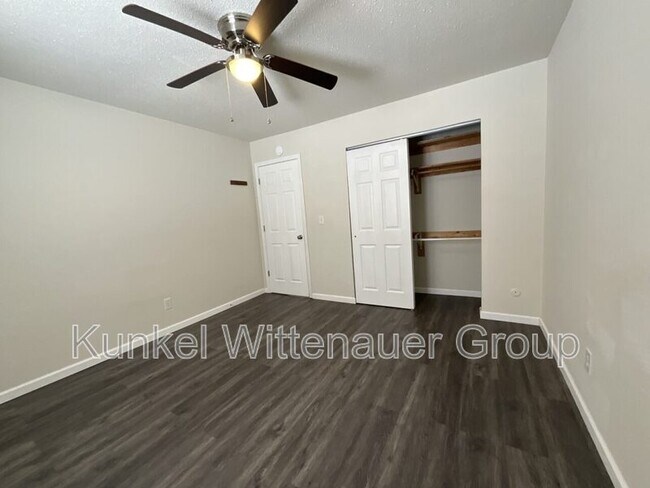 Building Photo - 19 Twin Oaks Dr