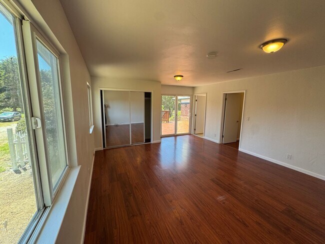 Building Photo - 640 Peaceful Valley Dr