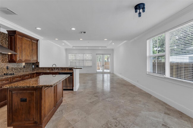 Building Photo - 416 SW 11th St