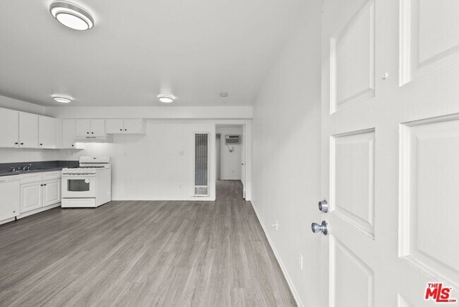 Building Photo - 14333 Haynes St