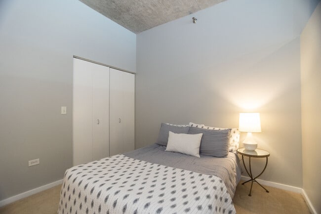 Building Photo - 1620 S Michigan Ave