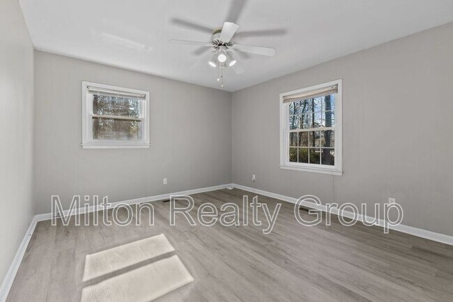 Building Photo - 329 S McPherson Church Rd