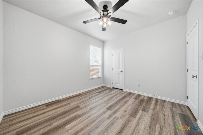 Building Photo - 126 Leon Ln