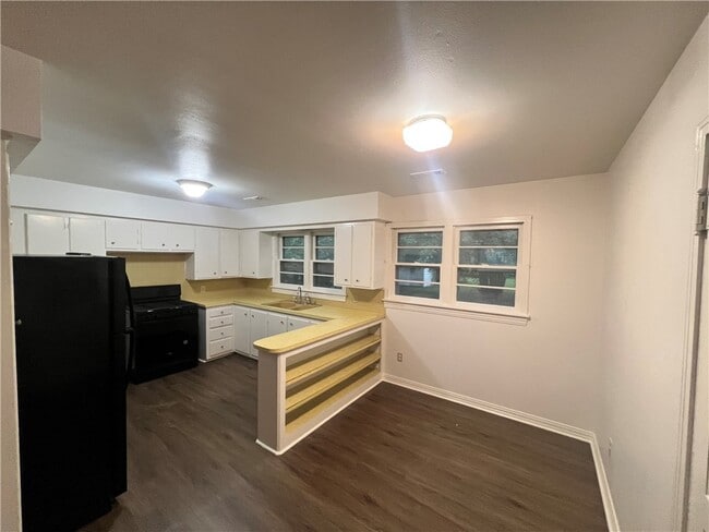 Building Photo - 2124 W Wedington Dr