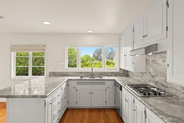 Building Photo - 7851 Hillside Dr