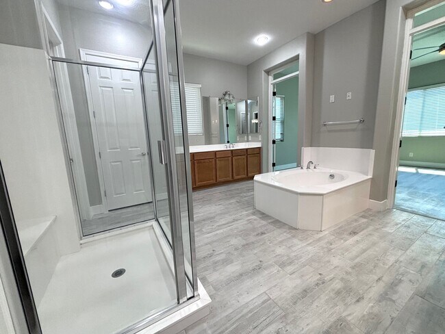 Building Photo - 3497 E Loma Vista St