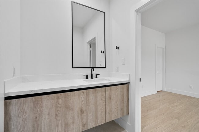 Building Photo - 105 Tolima Dove St