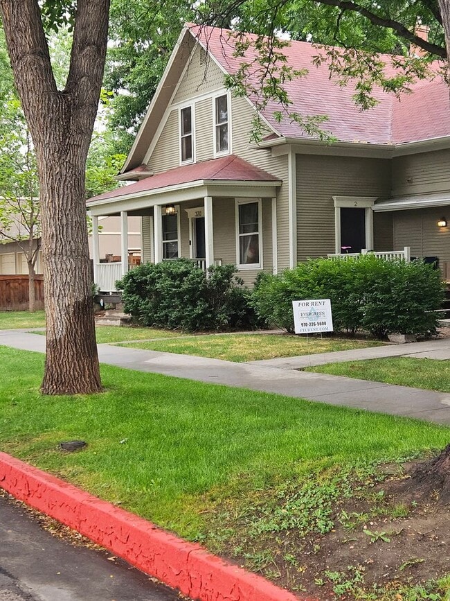 Building Photo - 318-320 W Myrtle