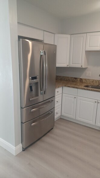 Primary Photo - 1560 Colonial Blvd