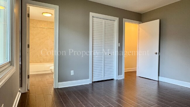 Building Photo - 366 Lullwater Dr