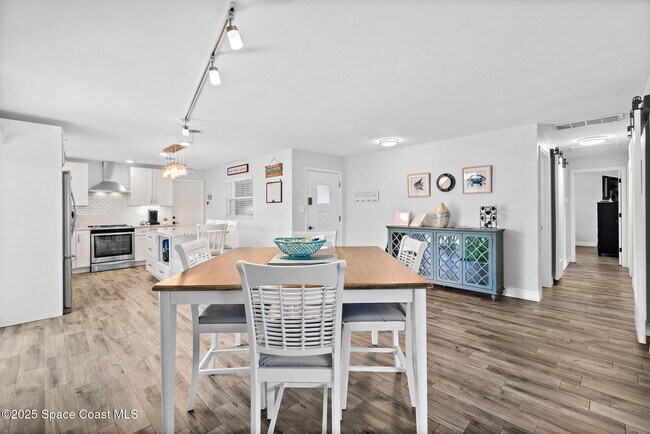 Building Photo - 346 Cyprus Dr