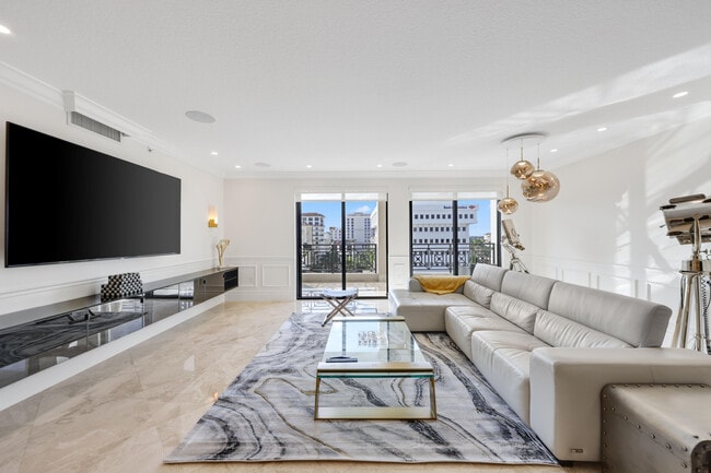 Building Photo - 200 E Palmetto Park Rd