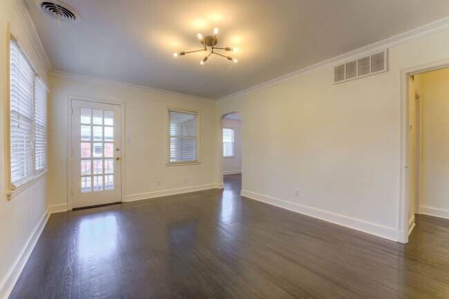 Building Photo - Beautifully renovated duplex in High Point Terrace!