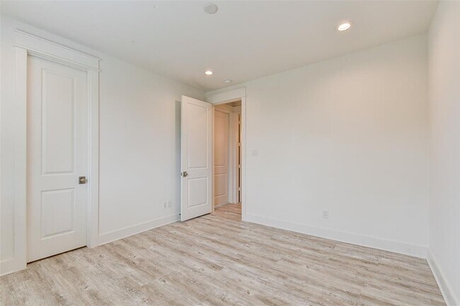 Building Photo - 2527 Judiway St