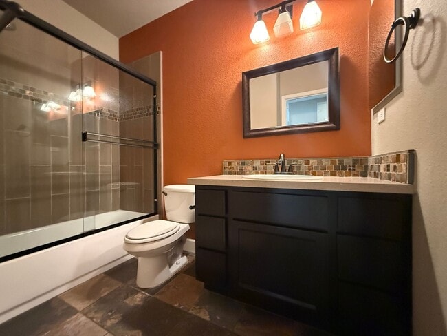 Building Photo - EPIC REA - Modern-Style 3 BR/3BA townhouse...