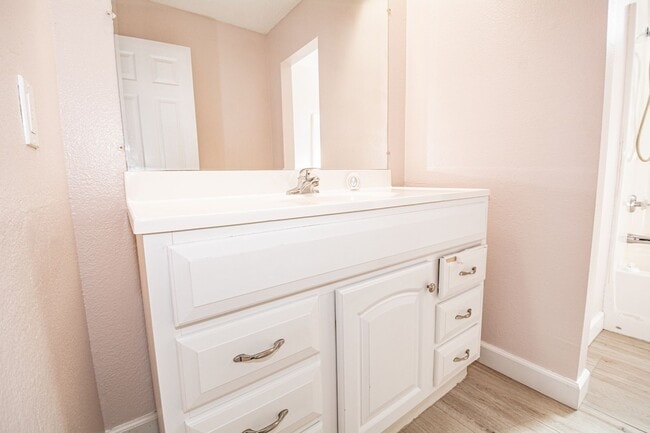 Building Photo - 8644 Frankfort St