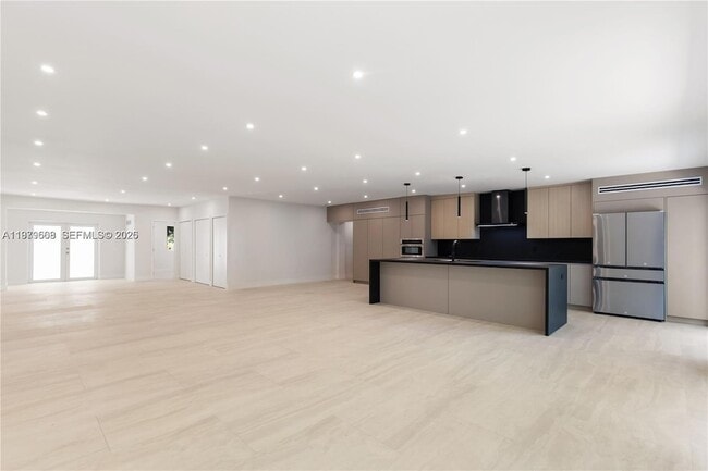 Building Photo - 2251 SW 20th St