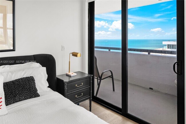 Building Photo - 2555 Collins Ave