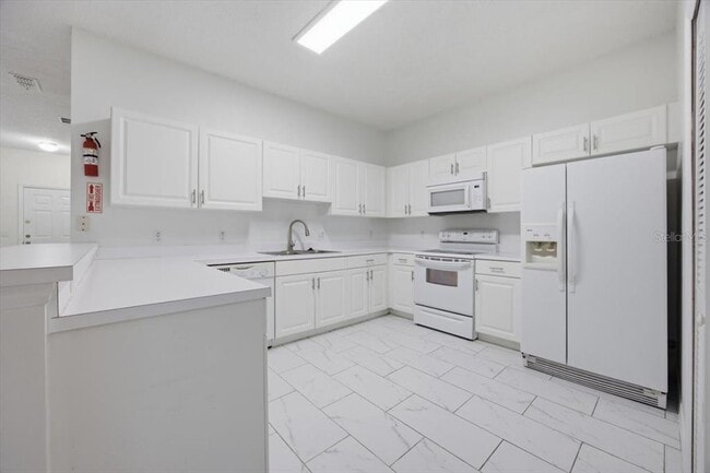 Building Photo - 3166 Sun Lake Ct