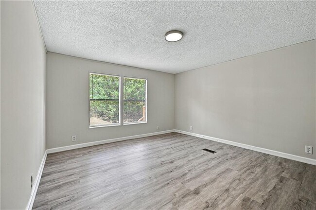 Building Photo - 8155 Knight Ln