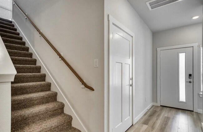 Building Photo - 1124 Amistad Loop