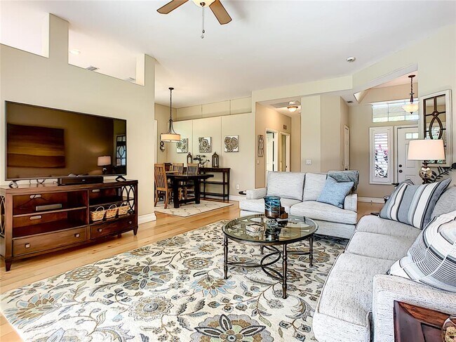 Building Photo - 539 Fallbrook Dr