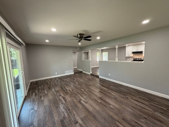 Building Photo - Newly remodeled 3 bedroom in the heart of ...
