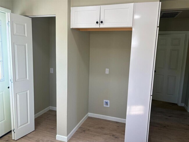 Building Photo - 205 NW 2nd St