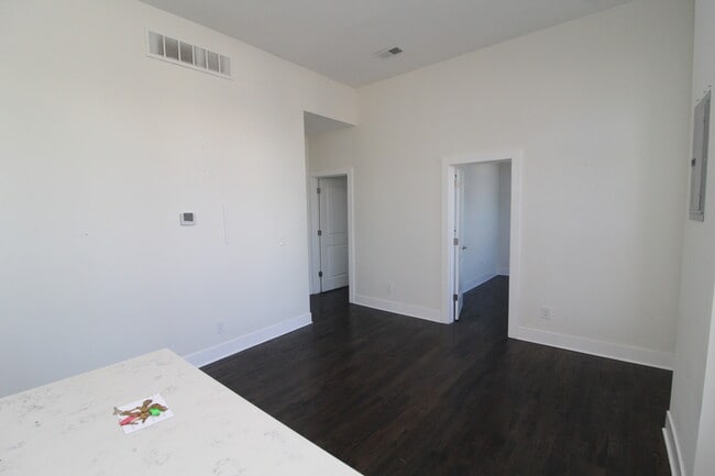 Building Photo - 2362 N Clybourn Ave