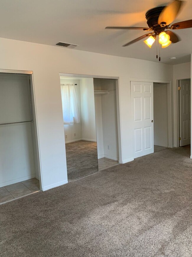 Building Photo - Spacious 3+3 Single Story Home w/ office -...