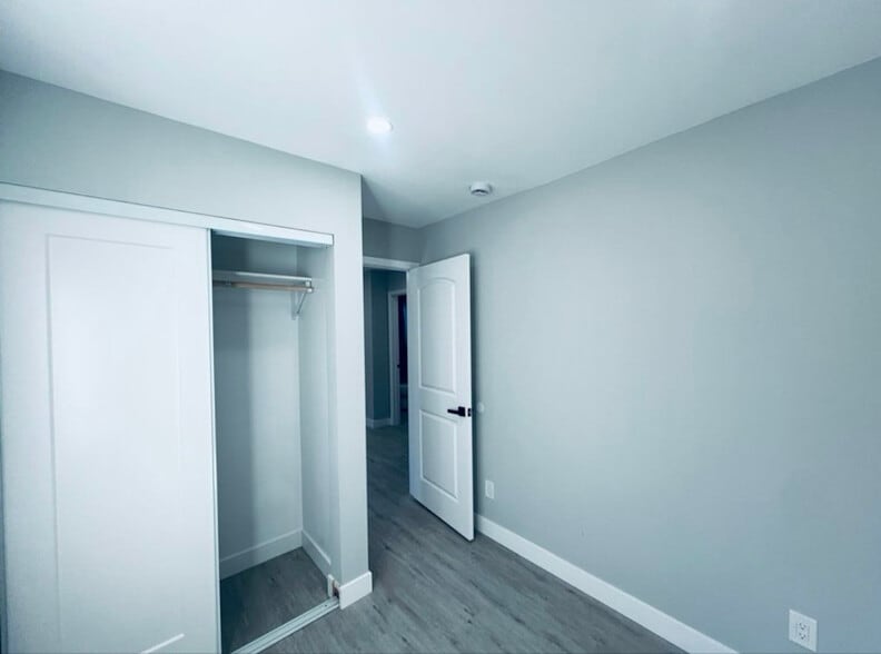 Building Photo - 2437 Cochran Ave