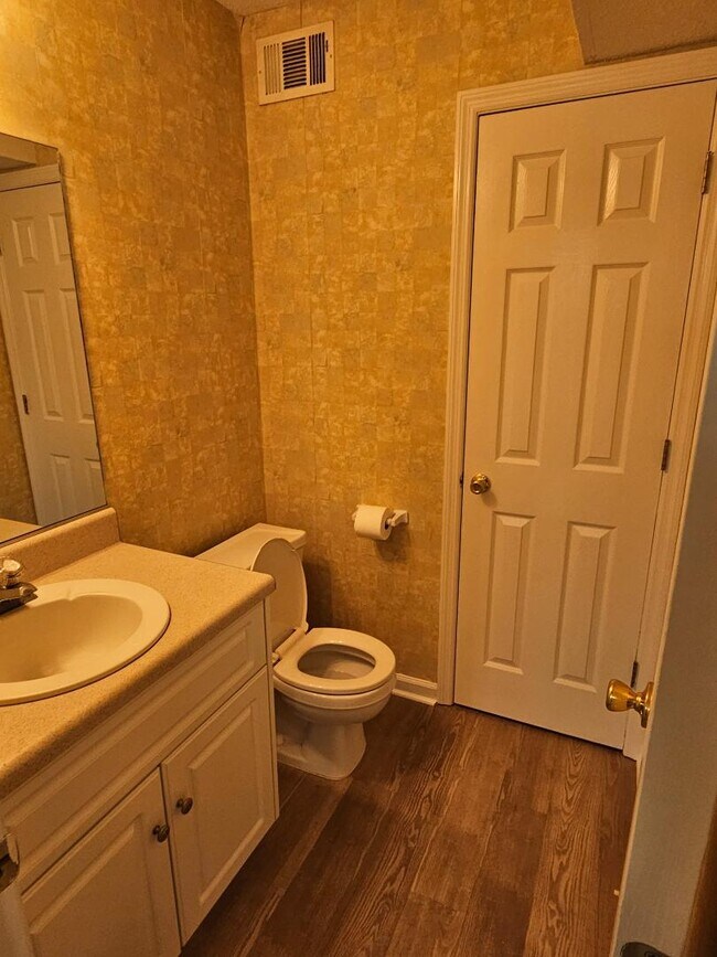 Building Photo - 119 Maple Creek Dr