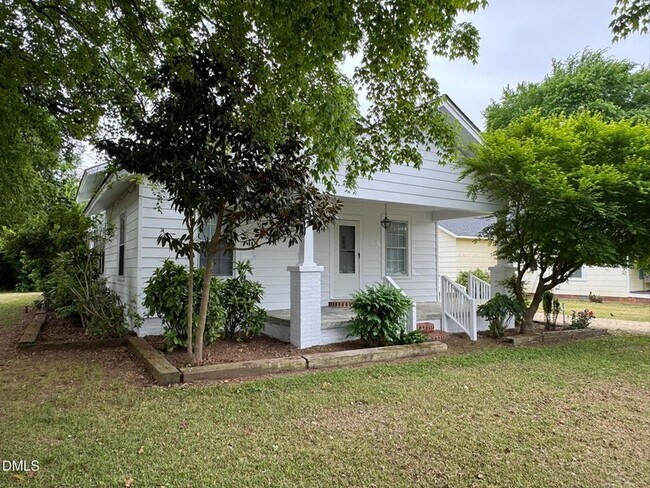 Building Photo - 307 E F St