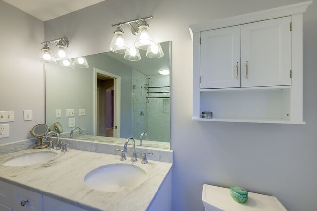 Building Photo - Beautifully Updated Townhome in Rockville