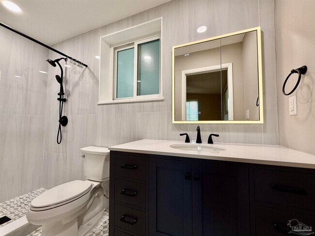 Building Photo - 205 Fairpoint Dr