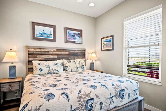 Building Photo - 2727 Eleventh Street-SI ID1023166P