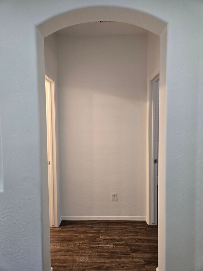 Building Photo - Spacious 4 bed, 3 full bath home in New Ri...