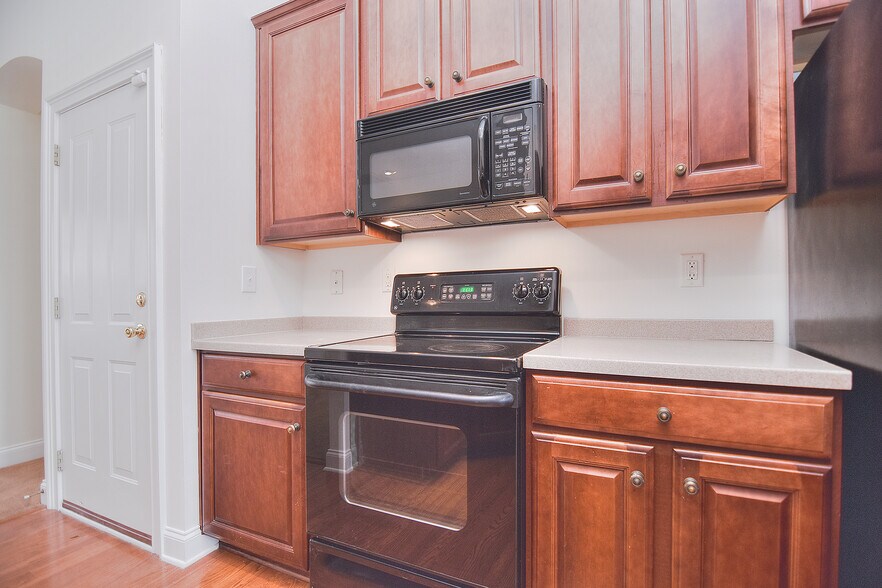 Building Photo - 7819 Chaddsley Dr