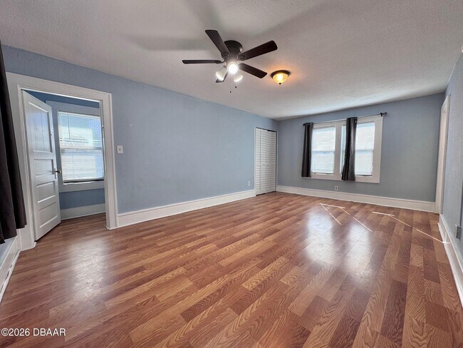 Building Photo - 436 N Grandview Ave