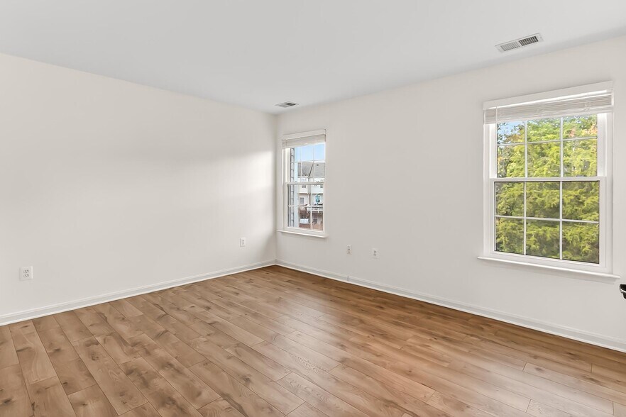 Building Photo - 239 Golden Larch Ter NE