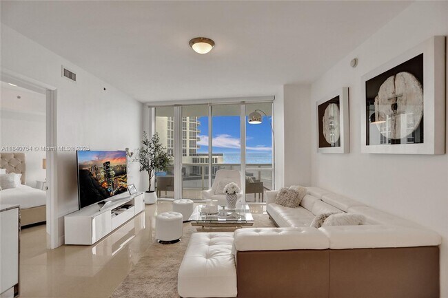 Building Photo - 15901 Collins Ave