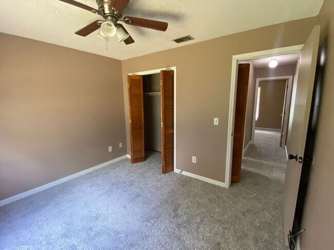 Building Photo - 3/2 East Orlando home -$500 OFF THE FIRST MONTH'S RENT