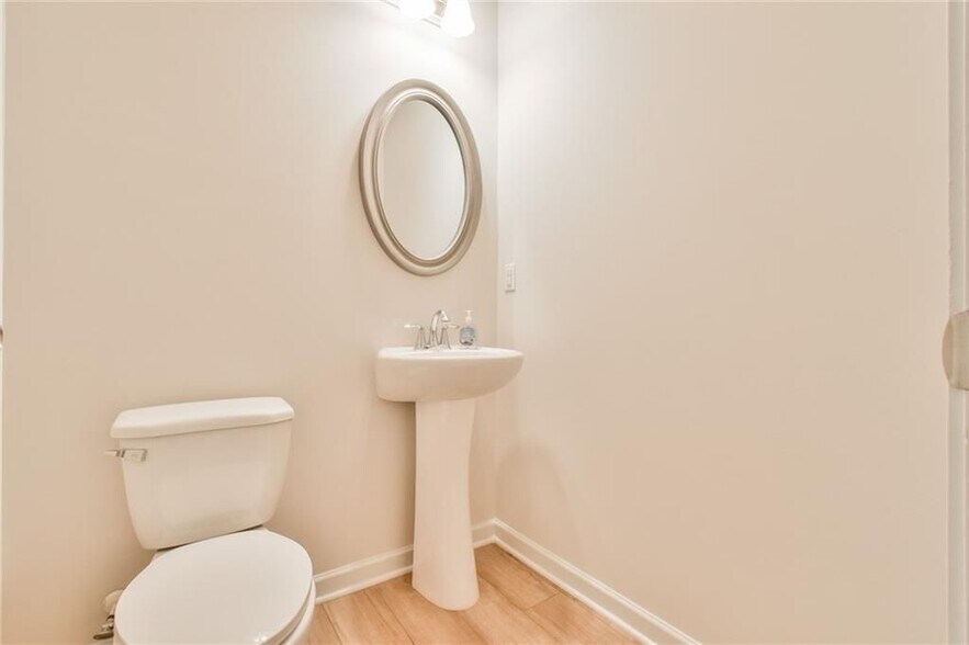 Building Photo - 4541 Bishops Ln