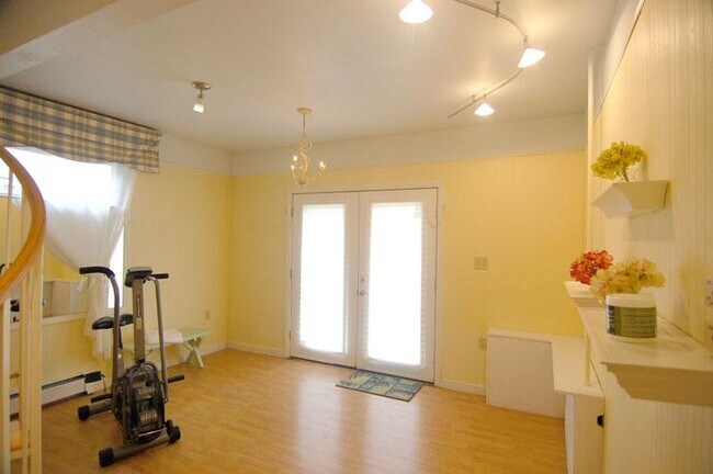 Building Photo - 1903 S Vine St